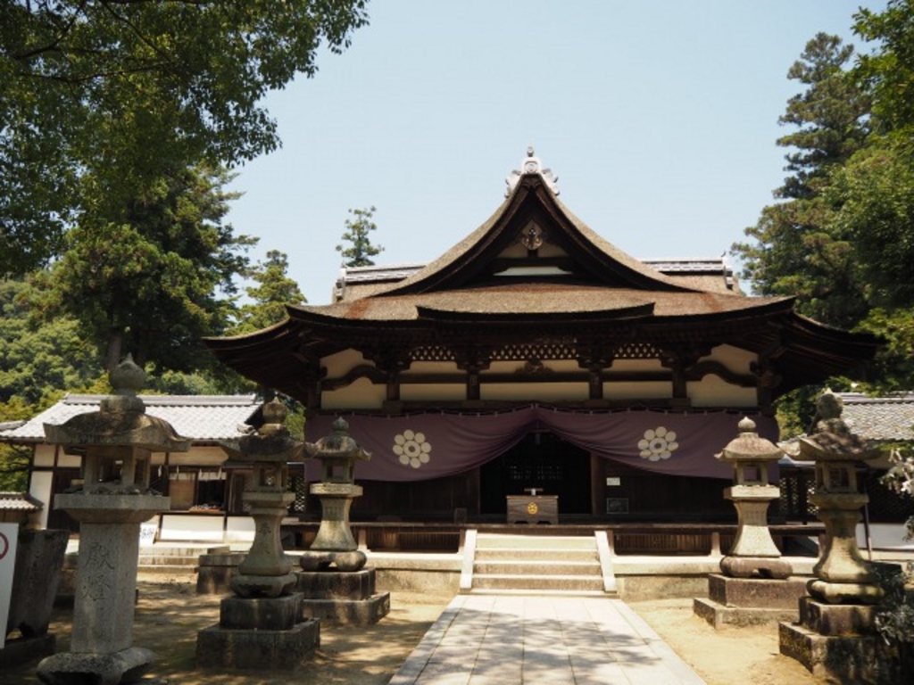 吉香神社本殿・拝殿・幣殿・神門・鳥居