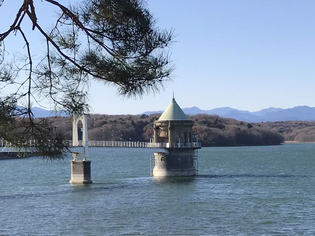 【狭山湖】貯水塔。円筒に屋根はムーミンの家みたいです。_狭山湖