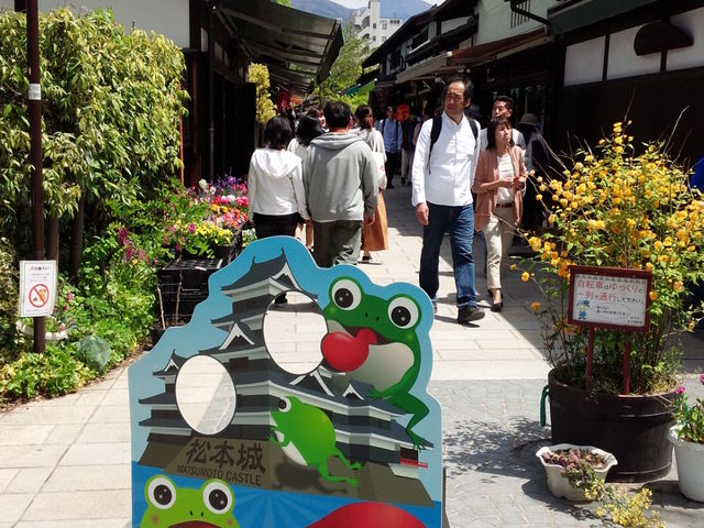 �J�G�����V���{��_�Ȃ�Ēʂ�