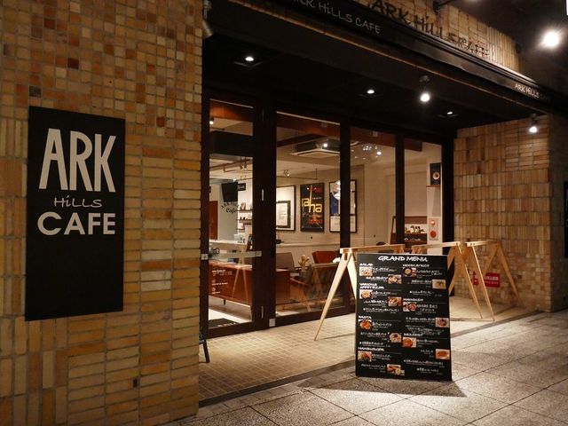 g\̃A[NqY JtF ARK HiLLS CAFE̓eʐ^1