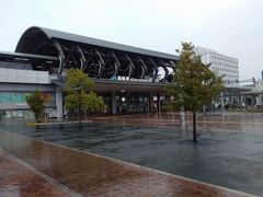 観光案内所前から望む雨の高知駅 高知市観光案内所の口コミ じゃらんnet