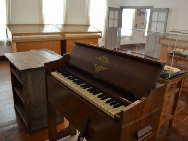 �����ƌ����΃I���K��_�����C�����w�Z�{�ف^�����˔_�ƍ����w�Z�{��