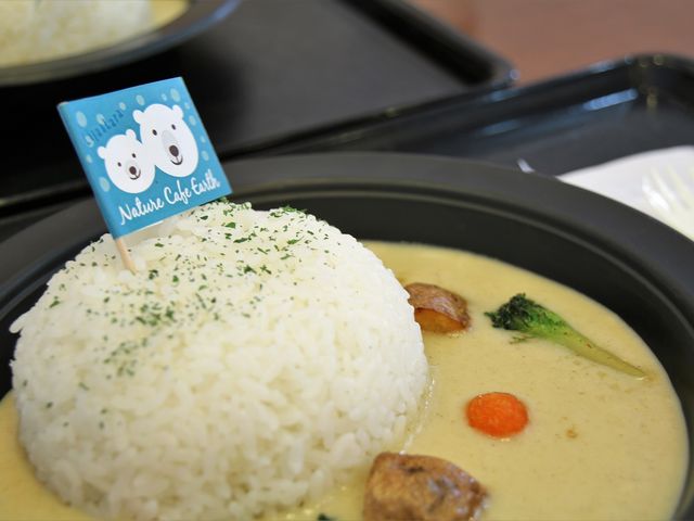 �V���N�}�e�q�̃z���C�g�J���[_�~�R������