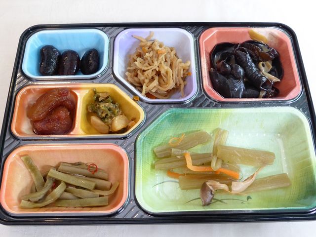 �T�[�r�X�̒Е��Z�b�g_�ւ�K�[�f��