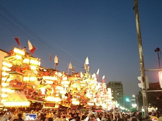 X̖ڂ̑Oɂт₩ȎRg_Ă