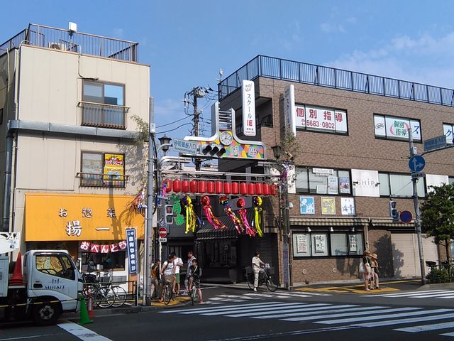 �����ʂ葤�̓����_����������X�X