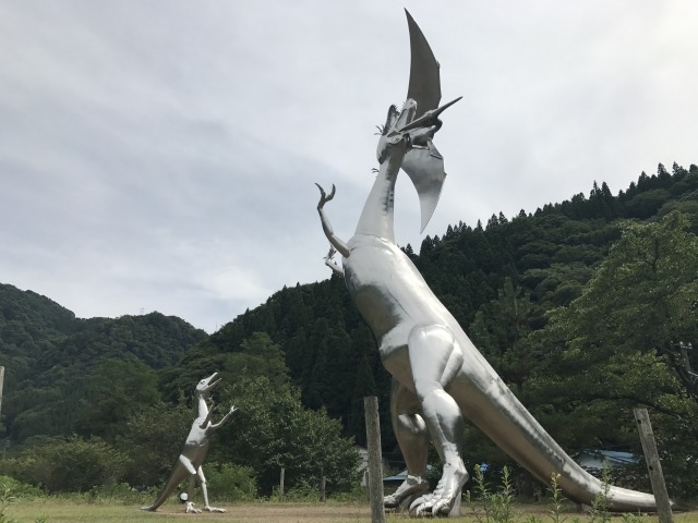 ���̉w�̃��j�������g_�[�R�̓�