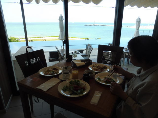 �C���T�C�h�e���X�Ȃł̒��H_�������z�e��/OCEAN DINING ����