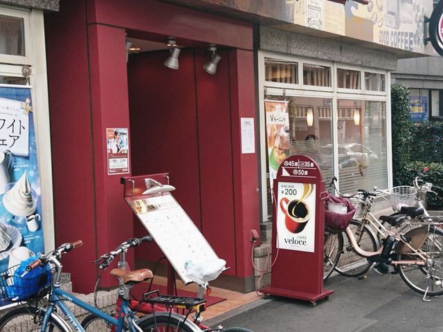 ��������̃J�t�F�E�x���[�`�F ����X�̓��e�ʐ^2