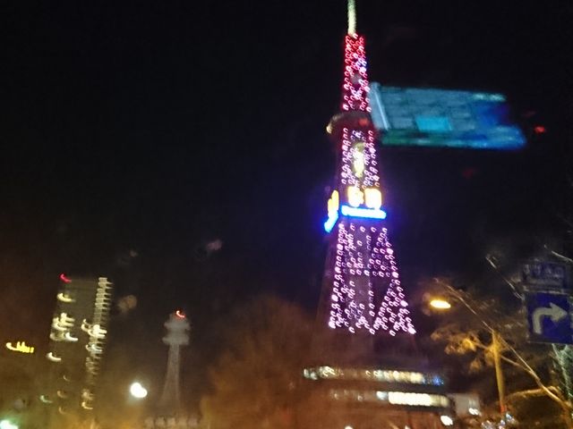 ��̓C���~�l�[�V�����Ń��C�g�A�b�v����Ă��āA�ƂĂ��Y��ł��B_�����ۂ�e���r��