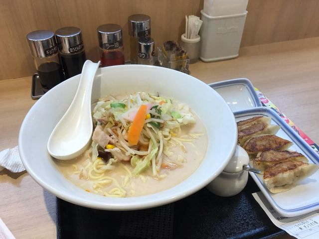 ちゃんぽんと餃子_リンガーハット 長崎出島店