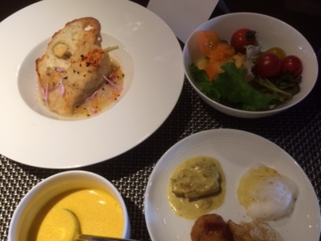 �T���_�Ȃ�_�N���X�z�e���D�y