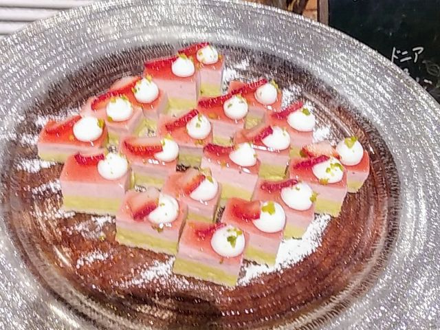 �C�`�S�ƃs�X�^�`�I�̃��[�X_�N���X�z�e���D�y