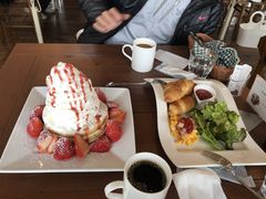 Ђ낳̃JtF AWFEt[[ւ̓eʐ^1