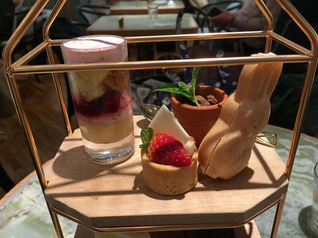 ��i�ڂ̓f�U�[�g�n�B_bistrocafe THE FLOWER TABLE