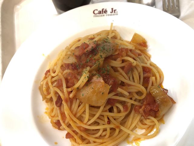 ランチタイムにはパスタを頼むとドリンクが安くなります_イタリアントマト カフェ ジュニア なんばOCAT店