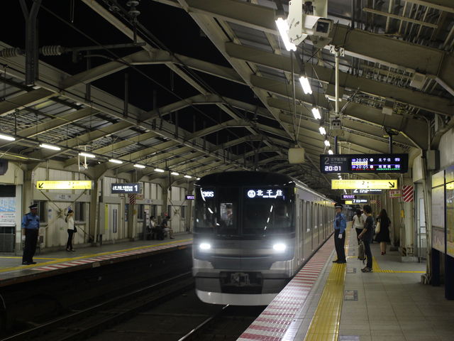 �n���S�Ȃ̂ɍ��ˉw�ł�_�������g������J�����Z�w