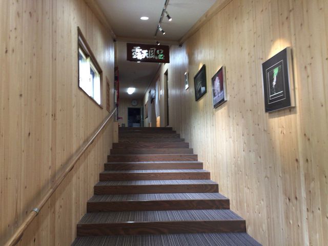 ���̊K�i�̐�ɉ��򂠂�܂��B���͋C����܂��B_���炬�̗��@�L��������