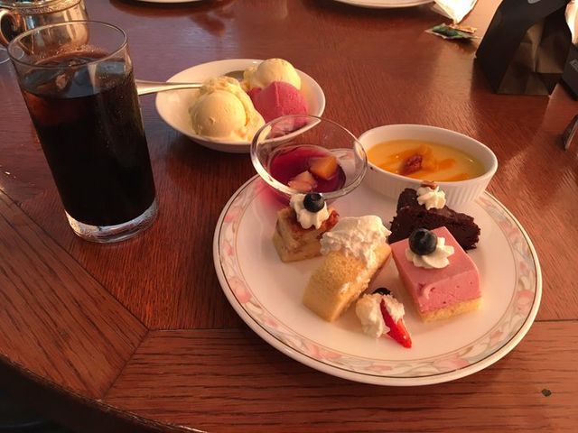 �����܃X�C�[�c���ڂōK���`��_���[�Y�z�e�����l �u���X���[�~���[���E�t�H�[��