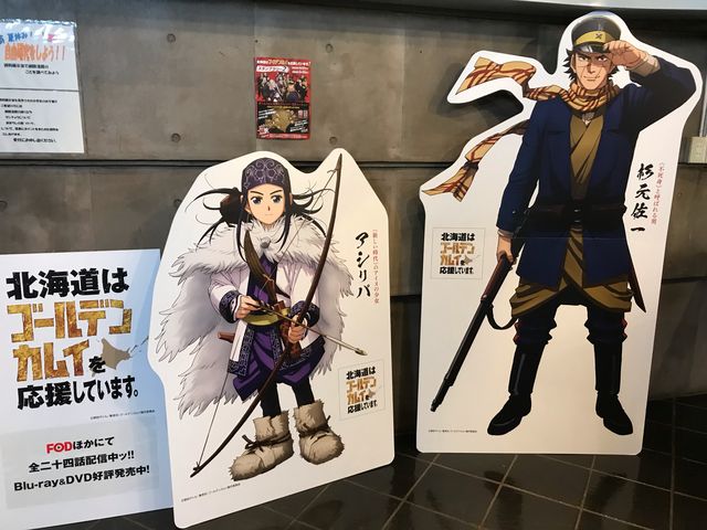 �G���x�[�^�[�̑O�ɁA�R�����L��܂���`_���H�s�����W�]��