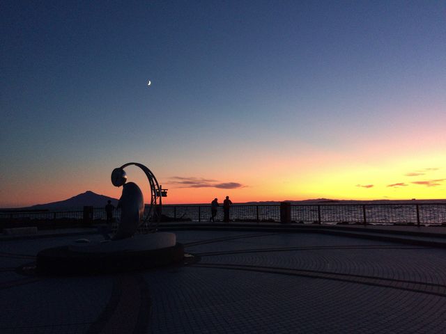 Ɩ̐E̋E̐FłB̐Eɂ͎OA̐Eɂ͑zBB_mVbv