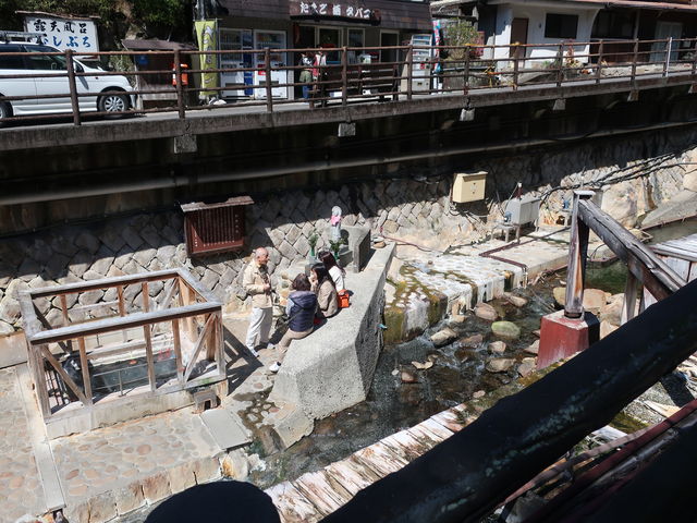 򗑍Ȃ҂̂悢_̕􉷐OEړ