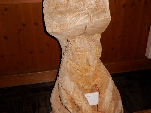 �G���g�����X�̖ؒ���̌F_�_������z�b�g�n�E�X�J����