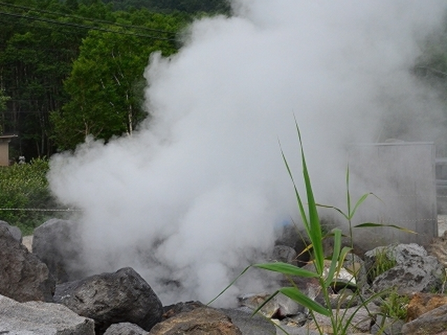 ����̌@�Ō��򋟋��ꏊ�ł��A
�z�ǂȂǂ������܂��B_�F�̓��ق��鉷��