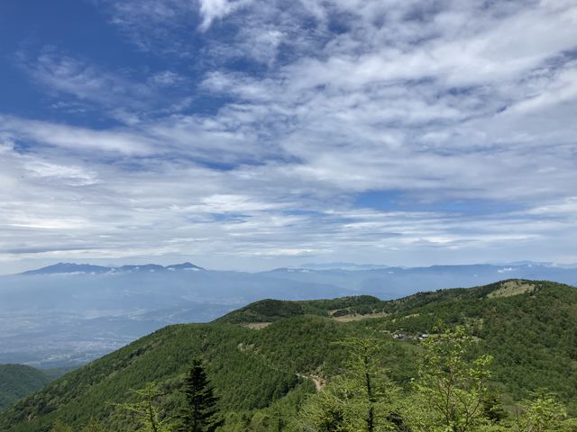 ���U�m�o�R����쐼�̒��]�B�n������̍����ɔ����x�A��B�E��O���r�̕������B_���U�m�o�R