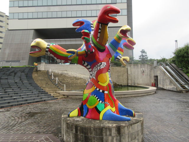 �����Z���^�[�w