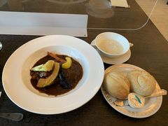 ビーフシチューとパン、スープ_ガーデンホテル紫雲閣東松山