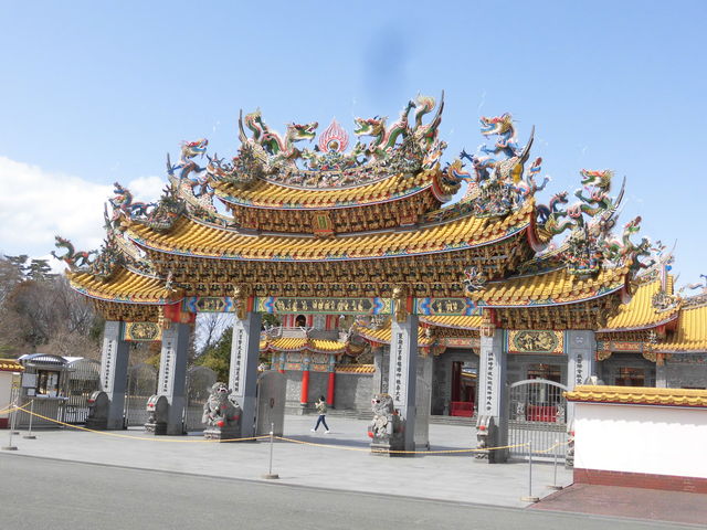 ��̑O_�ܐ瓪�̗������鐹�V�{