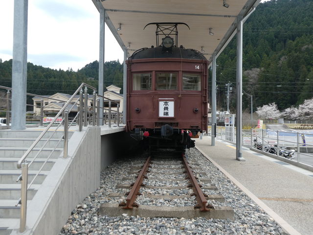 pƂȂLSc̎ԗW{݂܂_̉w@