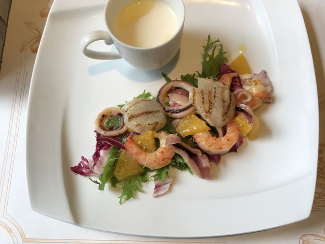 �z�^�e�ƃG�r�̃T���_
���C���Q���̃r�V�\���[�Y_KOKO HOTEL�V�h�l�J ���X�g����BistroW