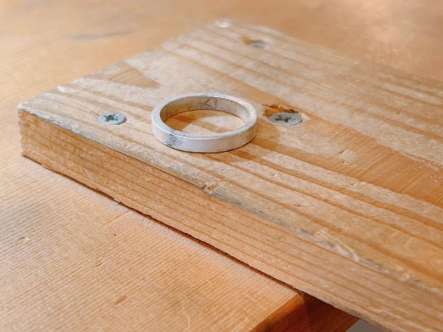 �������
�����B�Ń����O�������t������̐���r���̂��̂ł��B_�C�h�A�[�g�W���G���[��i�X