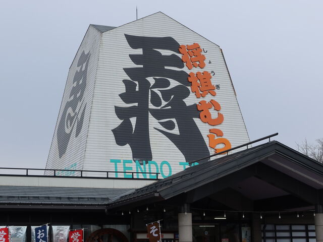 �f�J������_�����ނ�V���^���[