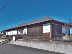 sklfh����̉����q�L�O�قւ̓��e�ʐ^1