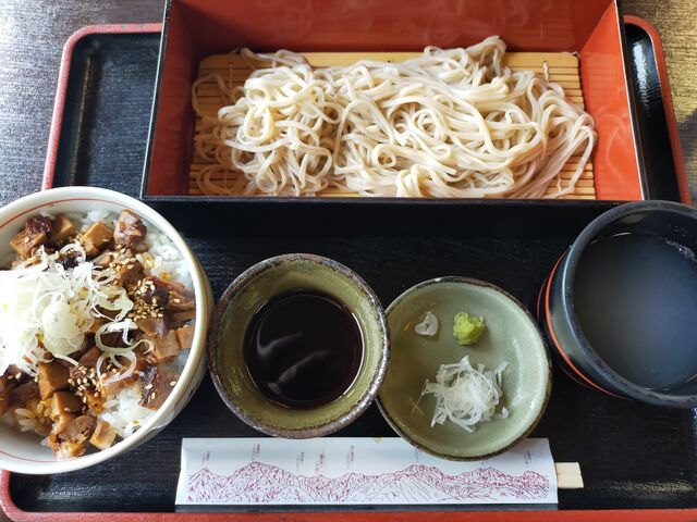 �M�B�����ƃ`���[�V���[���Z�b�g_���̉w�@�ۂ��ۂ������h����