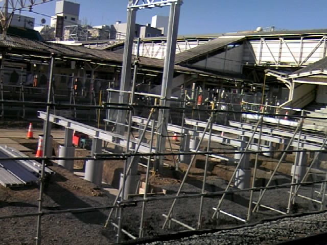 �z�[���ڐݍ�ƍH�����̏t����_�����S���t�����w