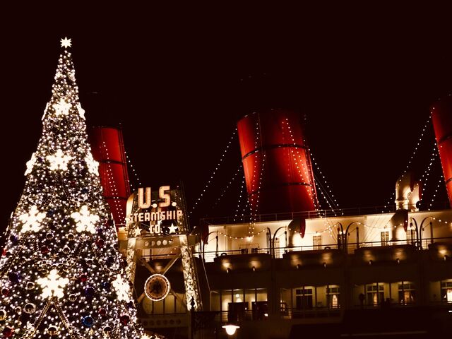 ���N�A�v�̃o�[�X�f�[�Ƌ��Ƀf�B�Y�j�[�V�[�̃N���X�}�X���y����ł��܂��B_�����f�B�Y�j�[�V�[(R)