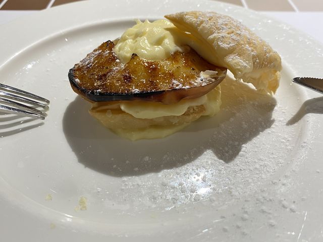 �A�b�v���p�C_�A�[�g�z�e�����c