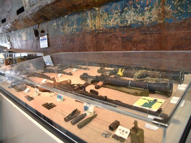 т̏eނłAWi͂܂܂܂B_Cۈىl