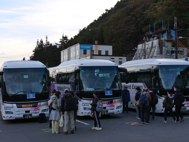 �I�_�E�V���X�łS��̃o�X�ɕ��悵�ď㍂�n�֌������Ă��܂���_���{�d�S�㍂�n��