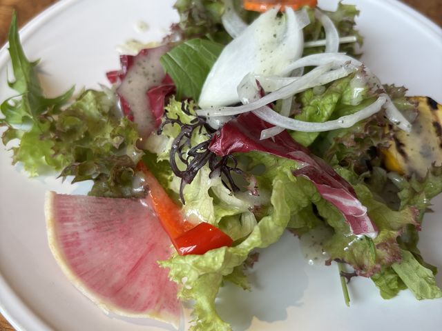 �V�N����؂̃T���_�A�h���b�V���O�͎��Ɛ�_Graphic Grill & Bar