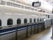 �Ԃ���񂳂��JR�V���w�̓��e�ʐ^1