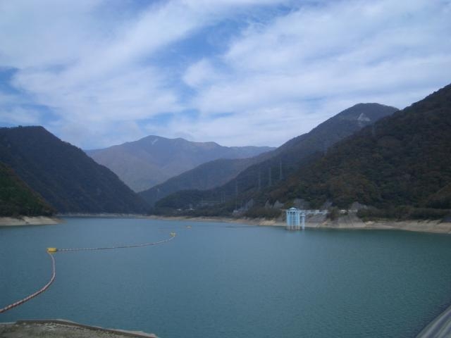 深山ダム - Wikipedia