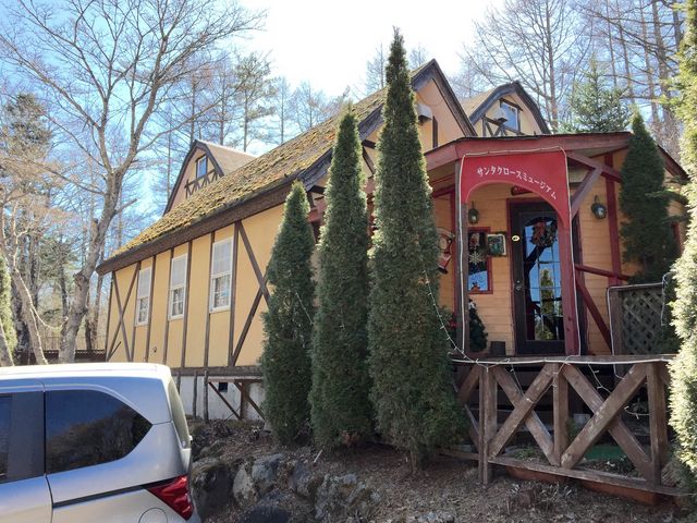 �T���^�N���[�X�~���[�W�A��