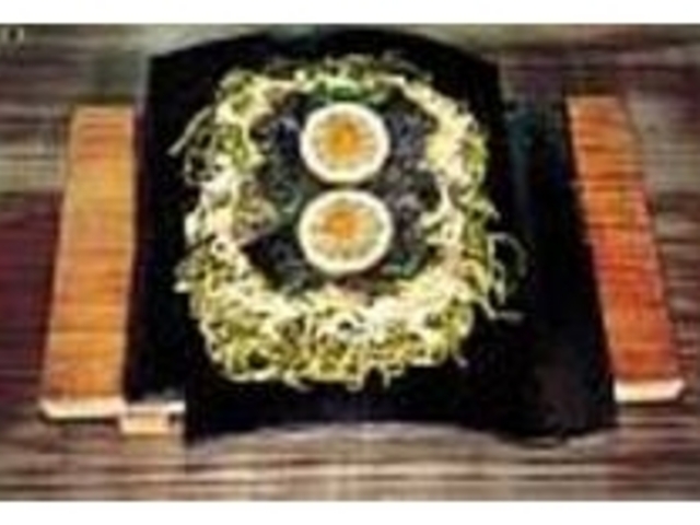 ���̏�ɍ��΂�������̂��΂�����Ă���_�����΂�����