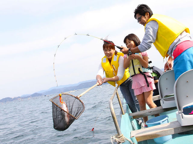 本格的な釣り体験なら釣り船チャーター☆_AoAwo Naruto Resort