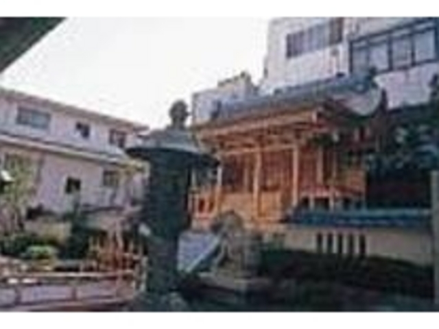 �����ɂ͏��ƂƂ��s�̑��������Ă���_�ēc�_��